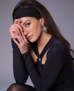 Amyra Dastur Stuns in Retro Look